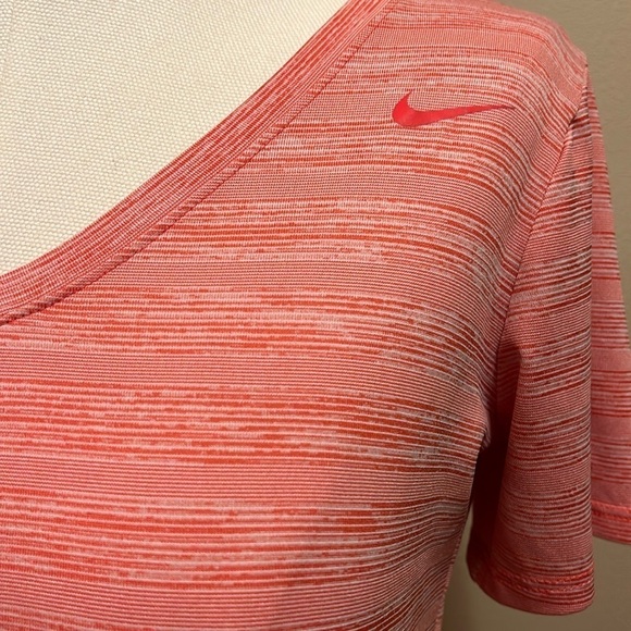 NIKE DRI- Fit Red & White Micro- Striped Short Sleeve T Shirt Women’s Medium - Picture 3 of 9